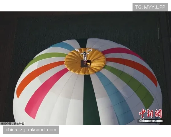 顶级热气球手的操作:他是如何通过气流判断控制飞行高度的